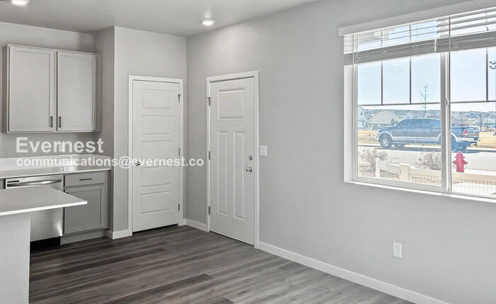 Building Photo - 235 Molinar St