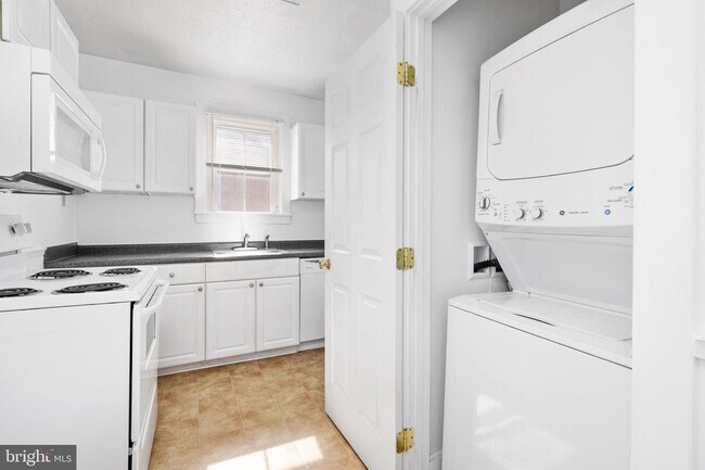 Building Photo - 702 S Braddock St