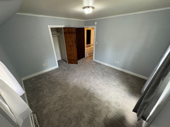 Building Photo - Lovely 4 Bedroomin a Quaint and Quiet Neig...