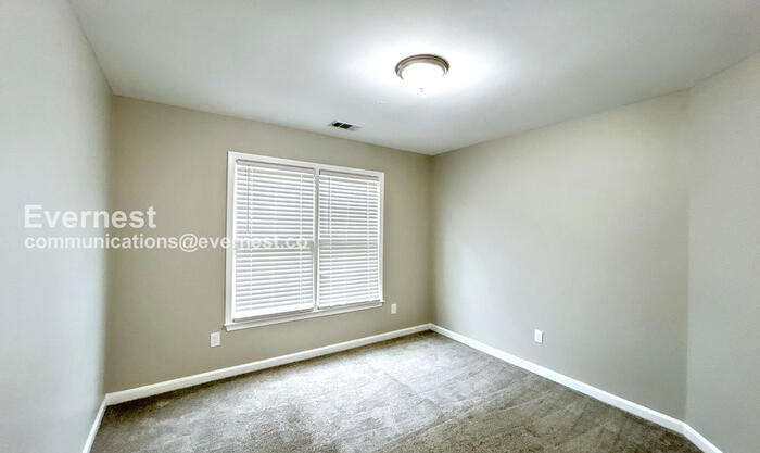 Building Photo - 3106 Sherwood Oaks Ln