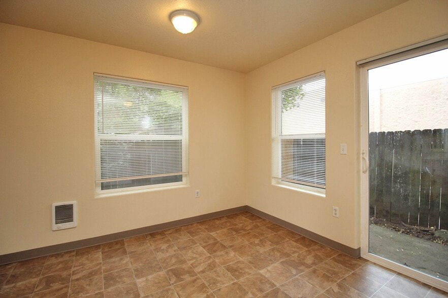 Building Photo - 3548 SE 119th Ave