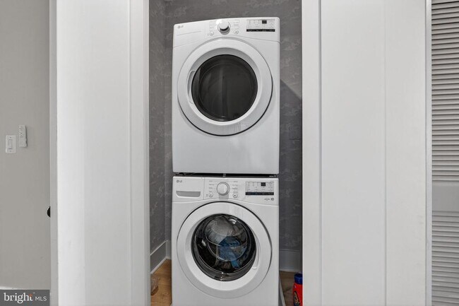 Building Photo - 32 Adams St NW