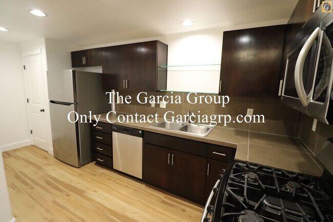 Building Photo - 765 NE Adwick Dr