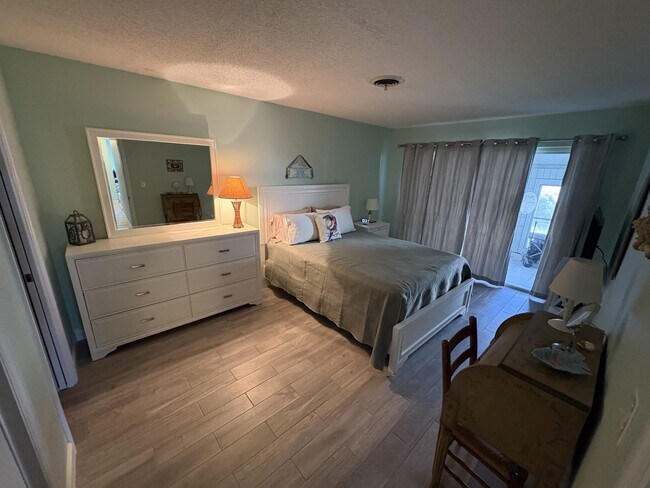 Building Photo - 1205 Tarpon Center Dr