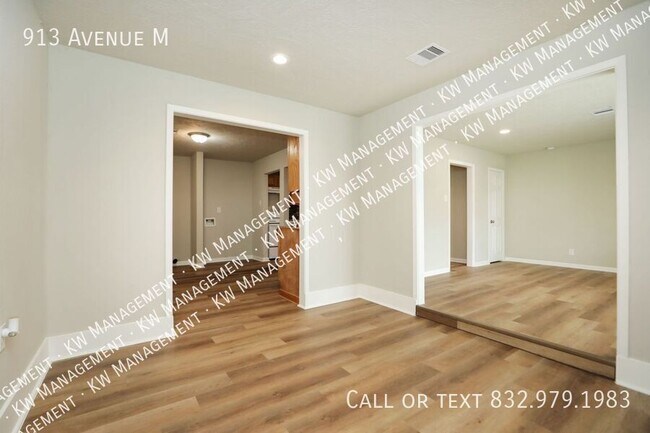 Building Photo - 913 Avenue M