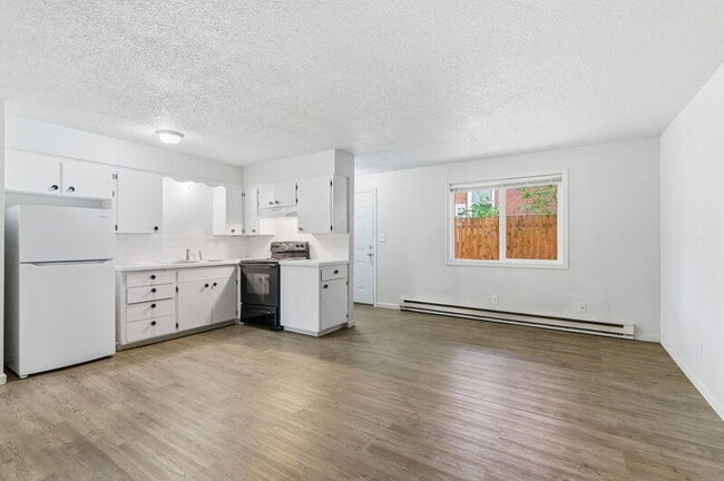 Building Photo - 217 E Sinto Ave