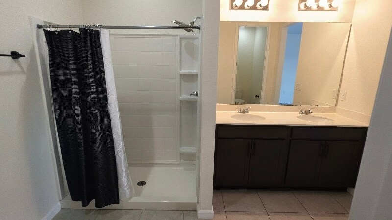 Building Photo - 5631 Western Sun Dr