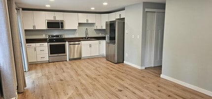 Building Photo - Rent: $2k per month - 2 bed, 1 bath
