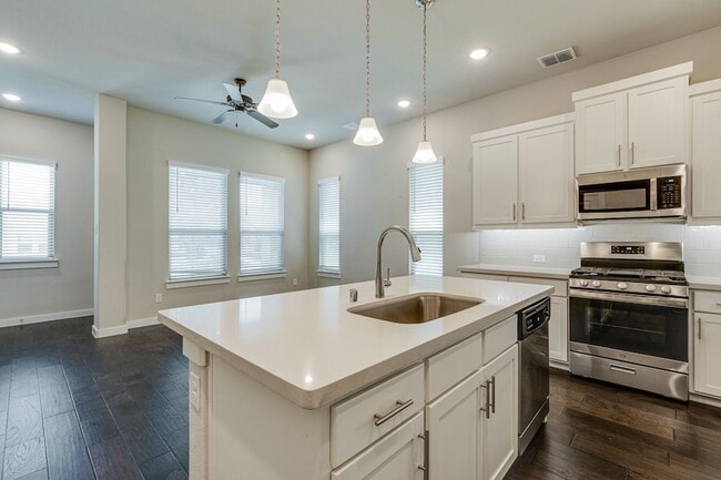Building Photo - 1237 Pebblebrook Dr