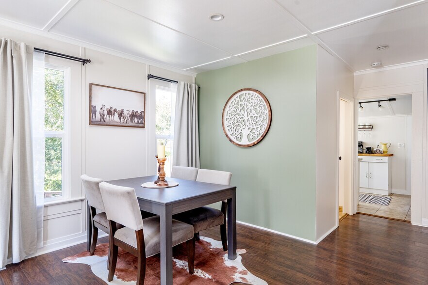 Building Photo - 273 W Carmel Valley Rd