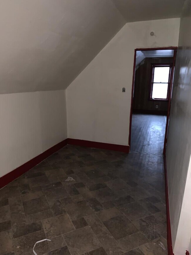 Building Photo - 415 Winslow Ave