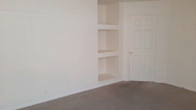 Building Photo - 4 Bedroom, 2.5 Bathroom! Lovely Home Coming Soon!