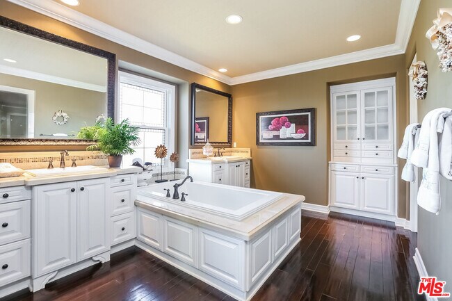 Building Photo - 7391 W Coastal View Dr