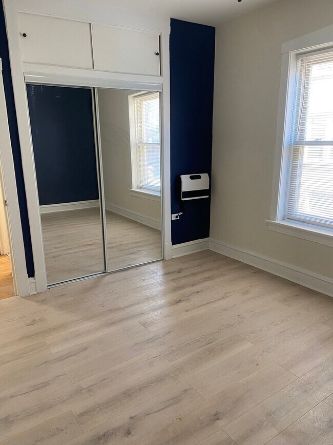 Building Photo - 2210 E 70th St