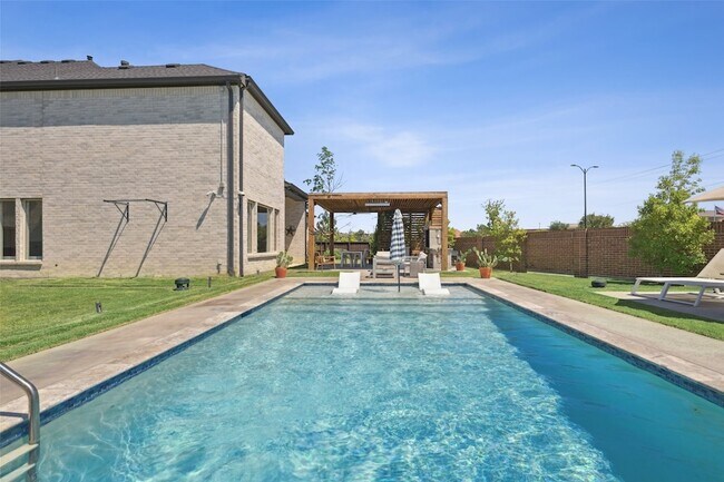 Building Photo - 5008 Statesman Ln