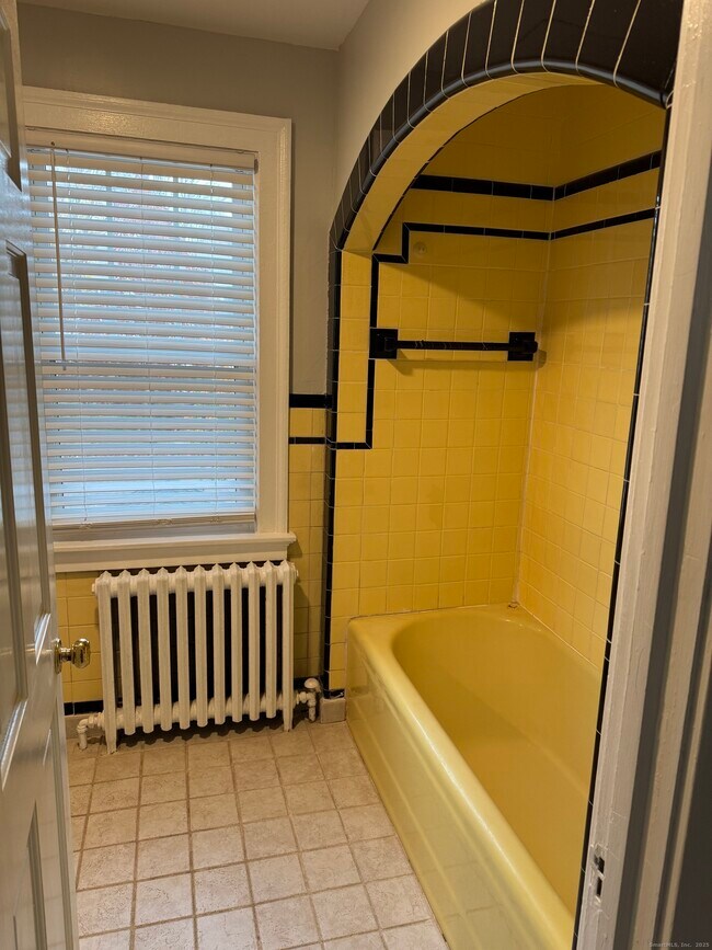 Building Photo - 114 Kneeland Rd