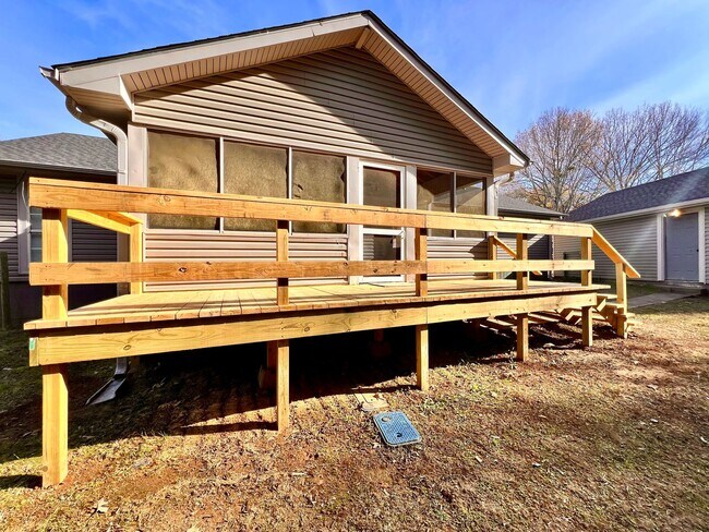 Building Photo - 490 Scott Ln