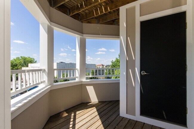 Building Photo - 318 Rindge Ave