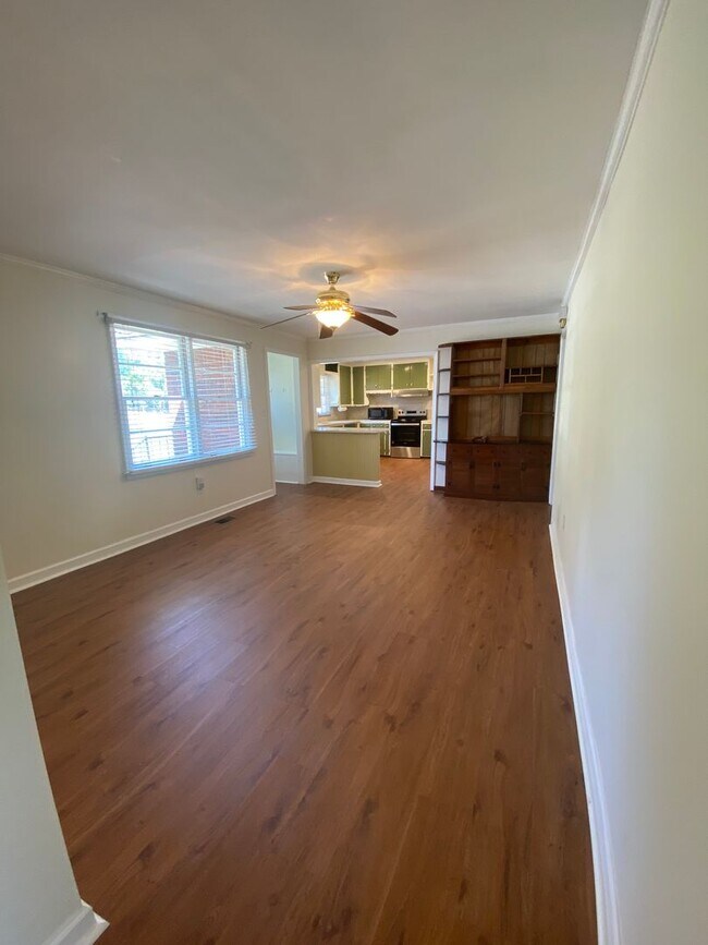 Building Photo - PRE-LEASE JULY 15th! - Adorable 4 bedroom 2.5 bath house in Athens, Ga.