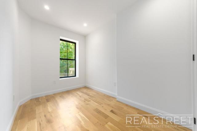 Building Photo - 3 bedroom in Brooklyn NY 11207