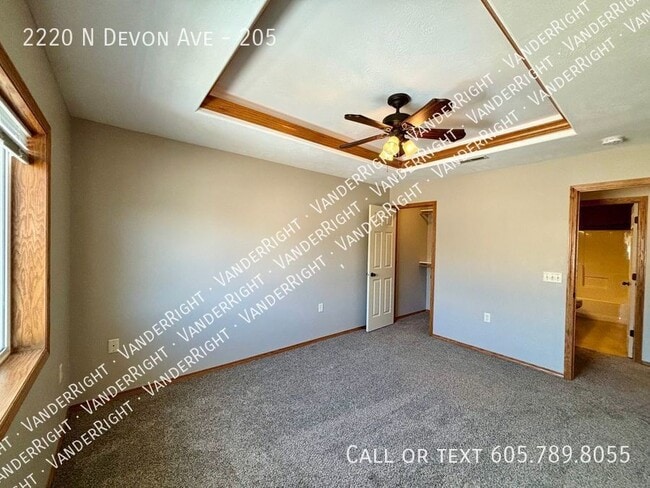 Building Photo - 2220 Devon Ave