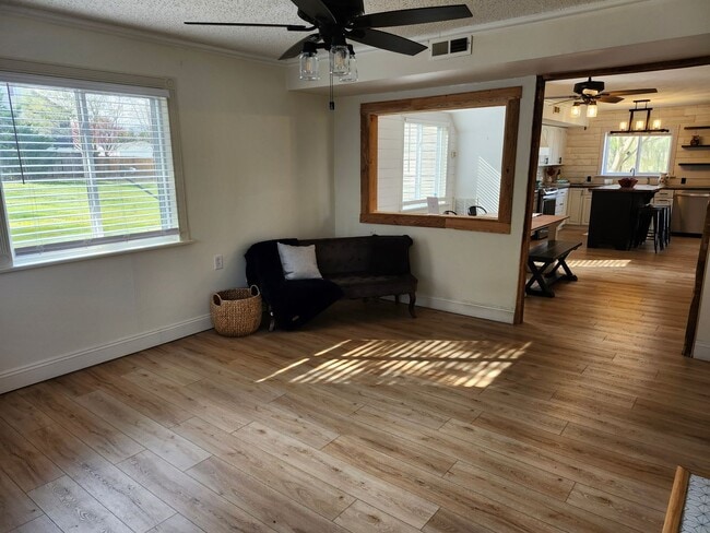 Building Photo - Large 4 BR, 2 Bath Country Home and Workshop