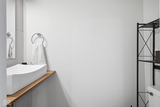 Building Photo - 228 E St Joseph St