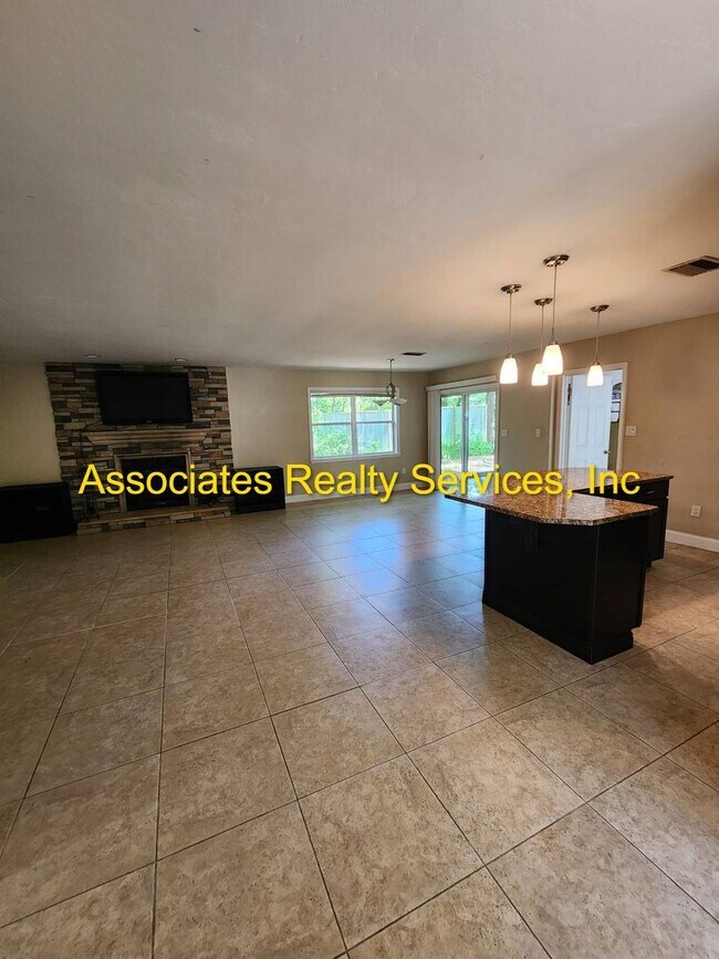 Building Photo - Must See!!! 3/2 in Pine Breeze (NW Gainesville)