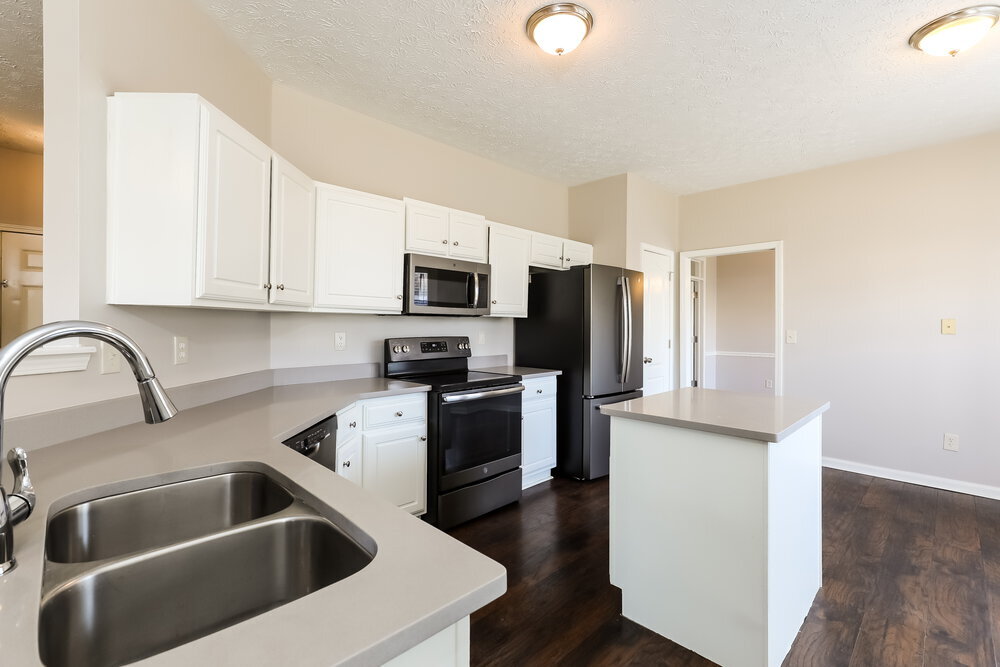 Building Photo - 10669 Daisy Cove