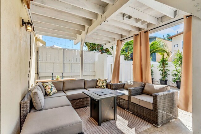 Building Photo - 4585 Saratoga Ave