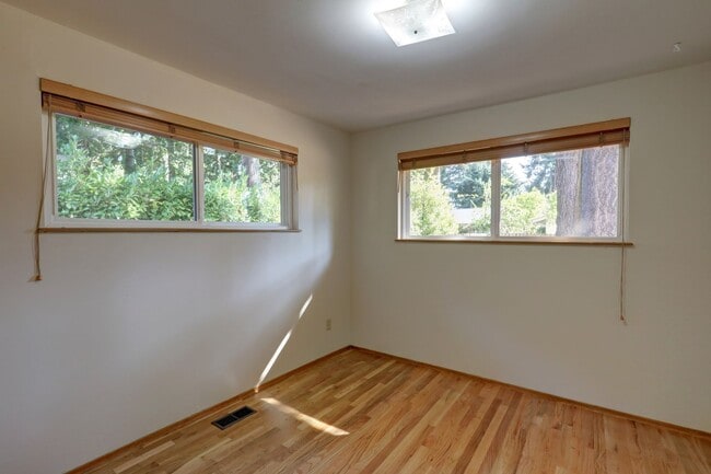 Building Photo - Beautifully Refinished 4BR 2BA Home on Lar...