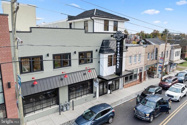 Building Photo - 30 W Broad St