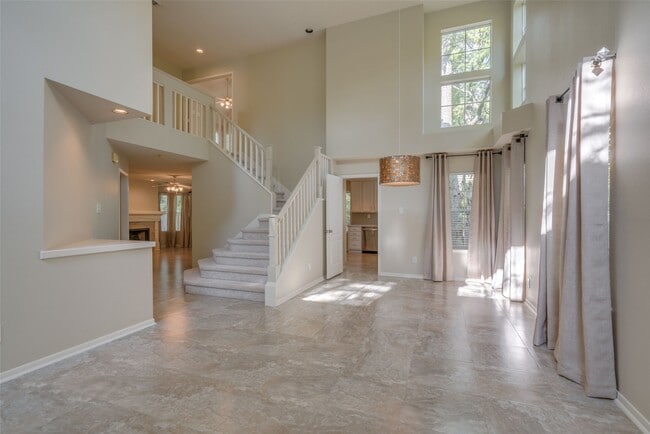 Building Photo - 147 Shelter Rock Ct