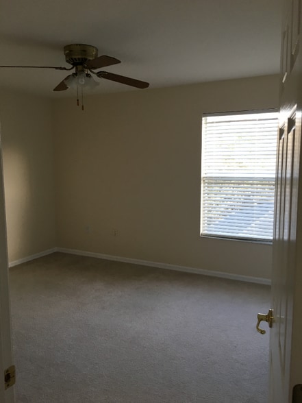 Building Photo - 5522 Lake Leta Blvd