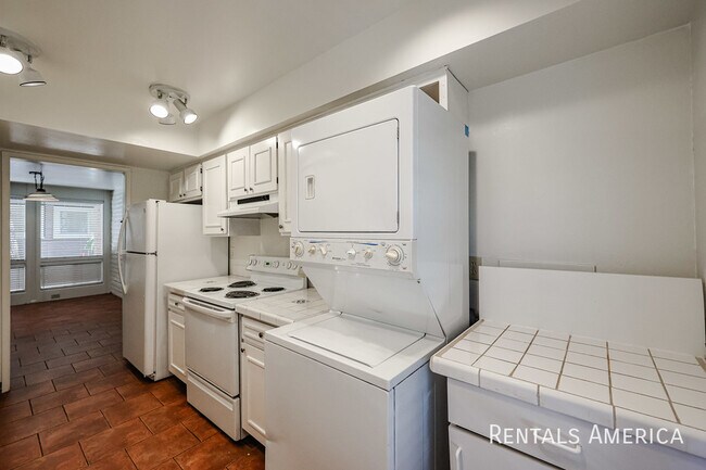 Building Photo - 4824 N Woodmere Fairway