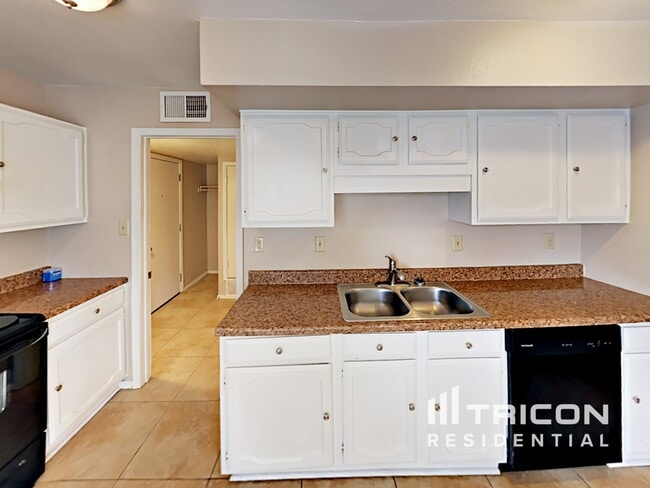 Building Photo - 1378 Southridge Dr