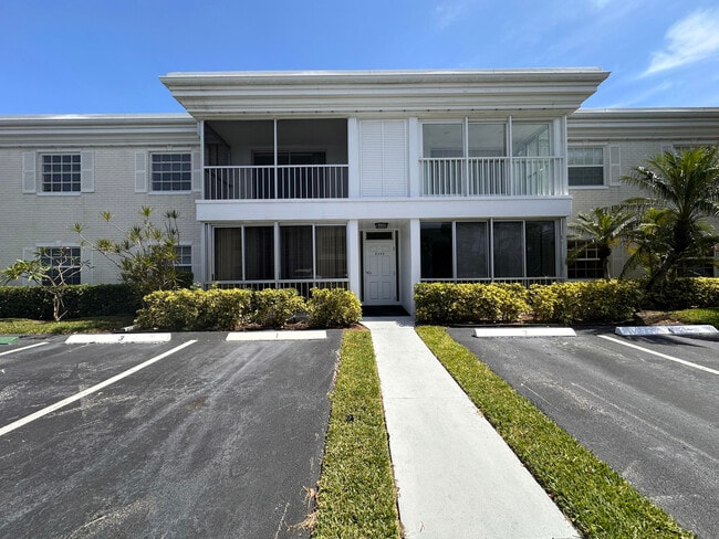 Building Photo - 6299 Bay Club Dr