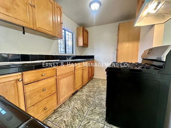 Building Photo - Lovely 2 Bedroom Apartment in Long Beach!