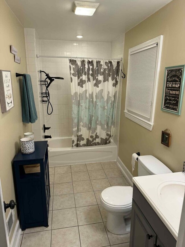 Building Photo - Fully Furnished Retreat with a Dream Backyard