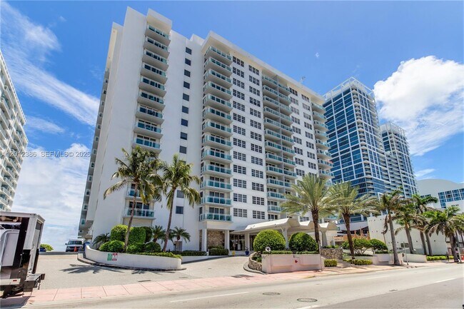 Building Photo - 6917 Collins Ave