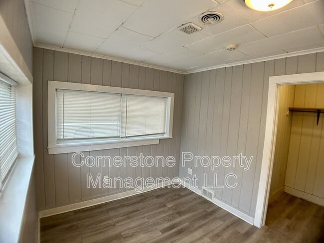 Building Photo - 325 Bury St