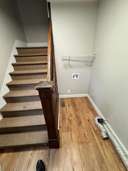 Entry way - 510 Ellicott St
