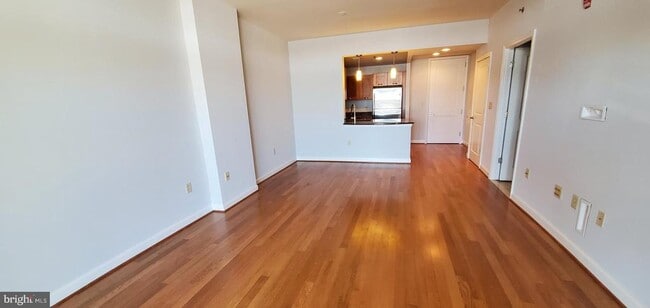 Building Photo - 5750 Bou Ave