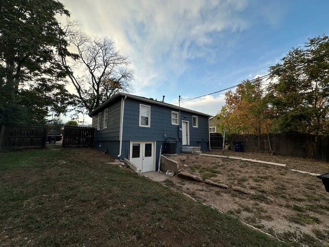 Building Photo - Little Home in the Heart of Denver!