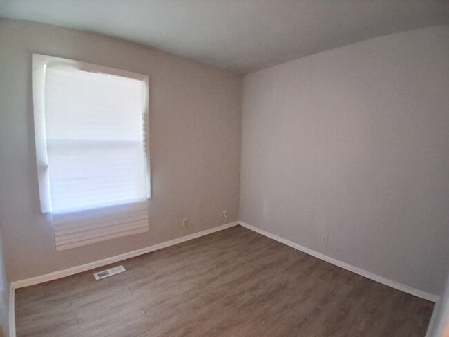 Building Photo - 804 Knollcrest-