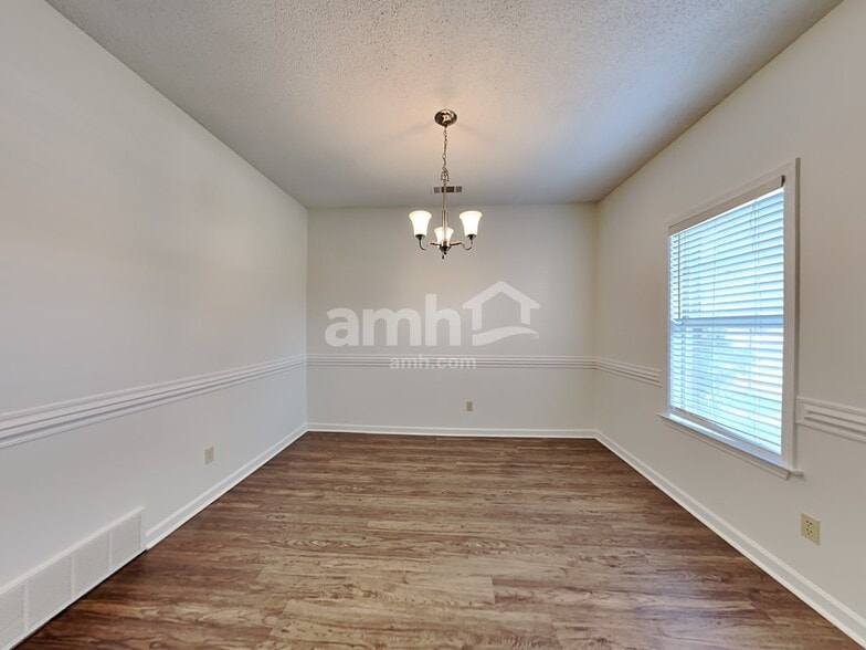 Building Photo - 821 Rain Dance Way