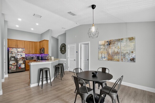 Building Photo - 6746 Breezy Palm Dr