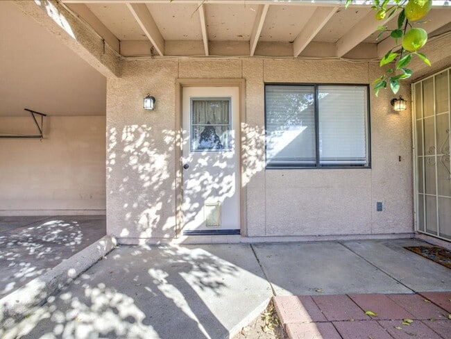 Building Photo - Modern 2 Bedroom 2 Bathroom home with comm...