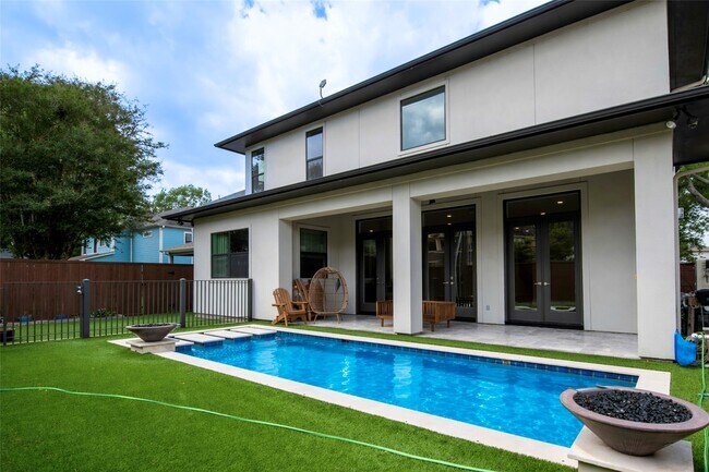 Building Photo - 1507 Martin St