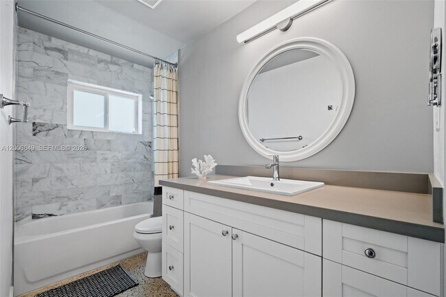 Building Photo - 930 N 11th Ct